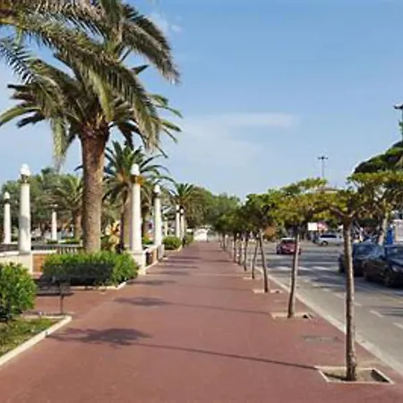 Lejlighed Centrally Located Apartment In Giulianova Near The Sea