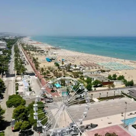 Centrally Located Apartment In Giulianova Near The Sea *